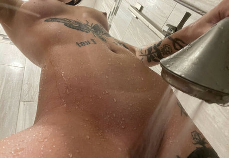 Foto di nudo di fuga di OnlyFans di Luciferisfemale