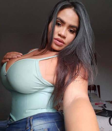 Foto di nudo di fuga di OnlyFans di Laryssa Braga