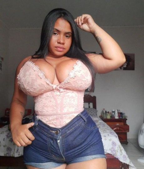 Foto di nudo di fuga di OnlyFans di Laryssa Braga