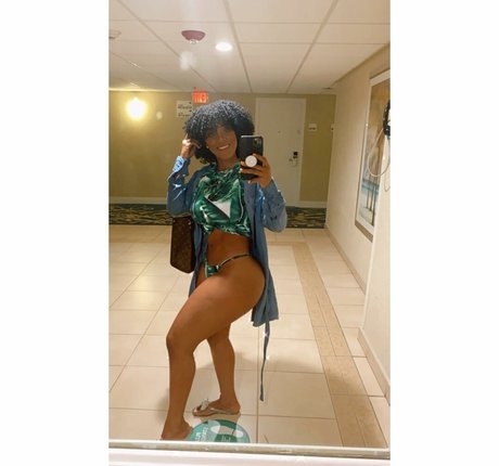 Foto di nudo di fuga di OnlyFans di Sophie Likosky