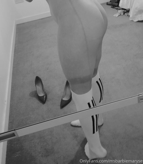 Foto di nudo di fuga di OnlyFans di Msbarbiemaryse