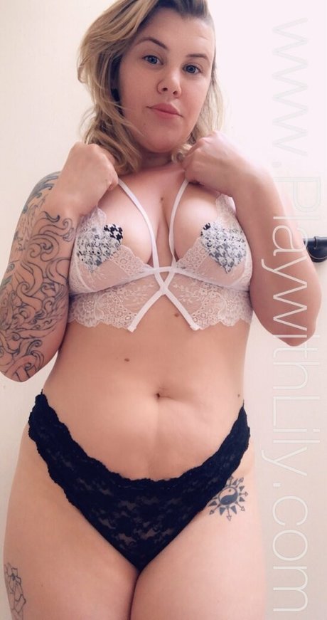 Foto di nudo di fuga di OnlyFans di Lilythemilf
