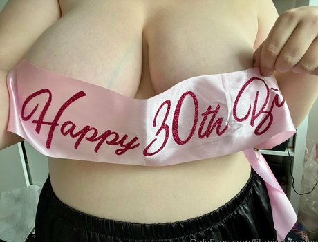Foto di nudo di fuga di OnlyFans di Lilmisspeachyg