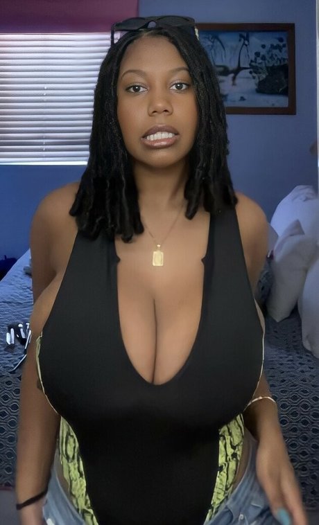 Foto di nudo di fuga di OnlyFans di Jaduhhbooo
