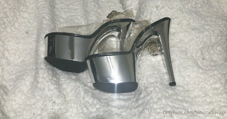 Foto di nudo di fuga di OnlyFans di Simonesavage