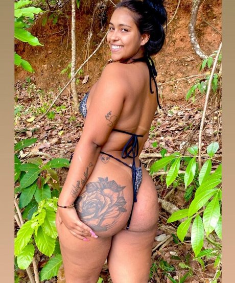 Foto di nudo di fuga di OnlyFans di Mc Iasmin