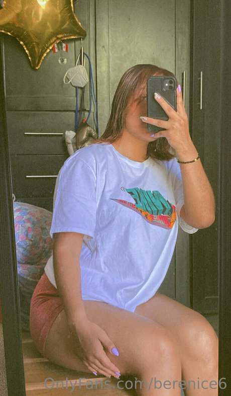 Foto di nudo di fuga di OnlyFans di Berenice6