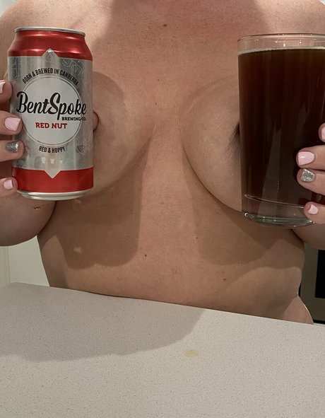 Foto di nudo di fuga di OnlyFans di Boobsbeer