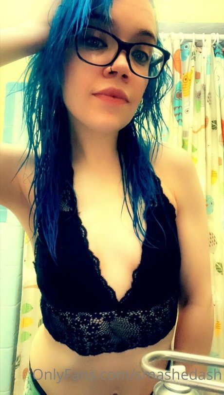 Foto di nudo di fuga di OnlyFans di Smashedash