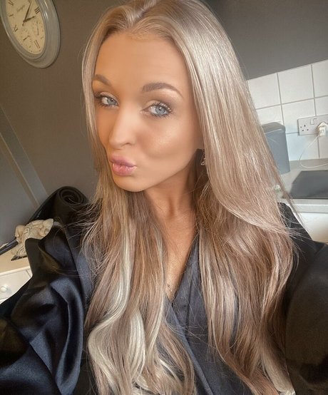 Foto di nudo di fuga di OnlyFans di Saffronleigh