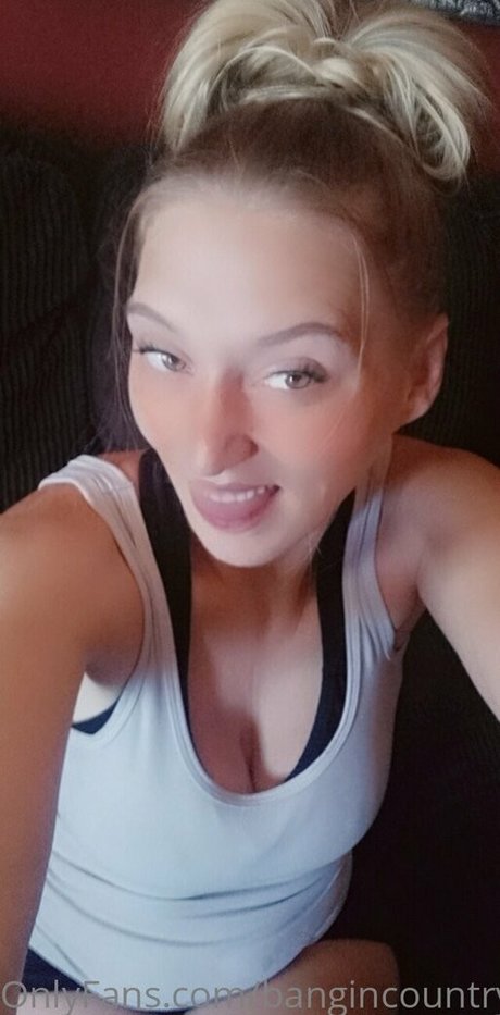 Foto di nudo di fuga di OnlyFans di Bangincountrygal