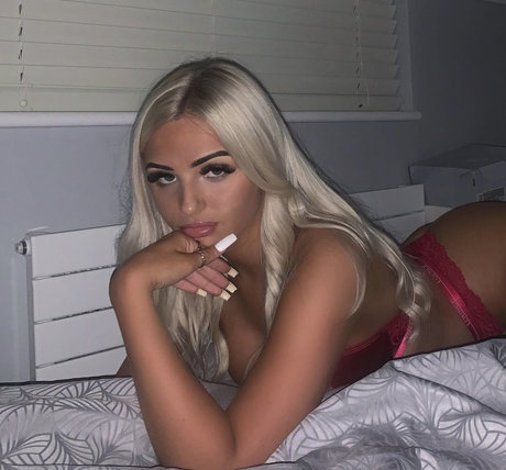 Foto di nudo di fuga di OnlyFans di Ellie Coldwell