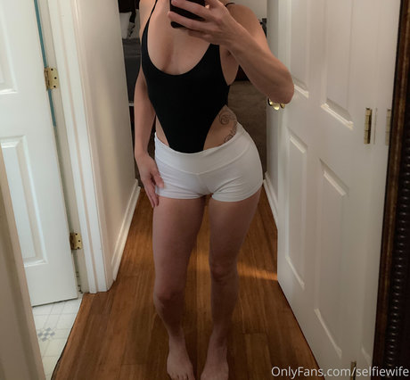 Foto di nudo di fuga di OnlyFans di Selfiewife