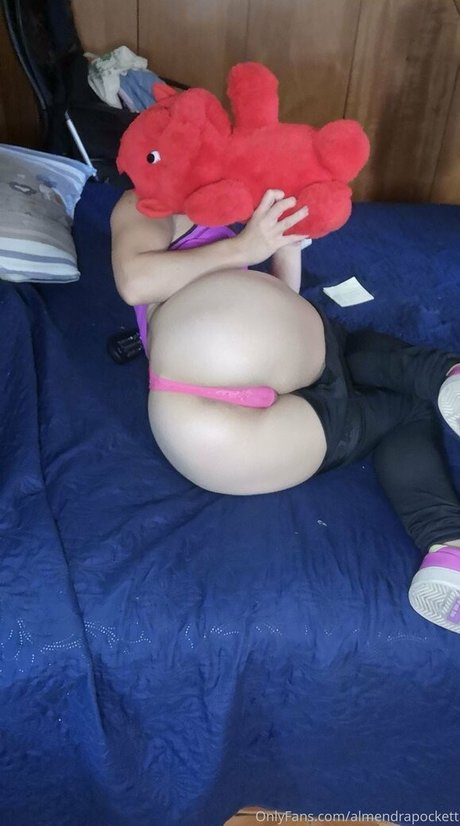 Foto di nudo di fuga di OnlyFans di Almendrapockett