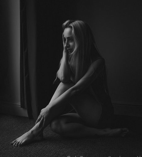 Foto di nudo di fuga di OnlyFans di Taniaaresti