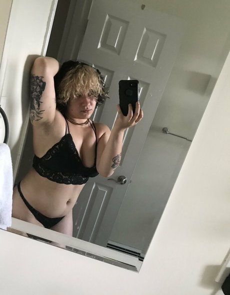 Foto di nudo di fuga di OnlyFans di Softandscandalous