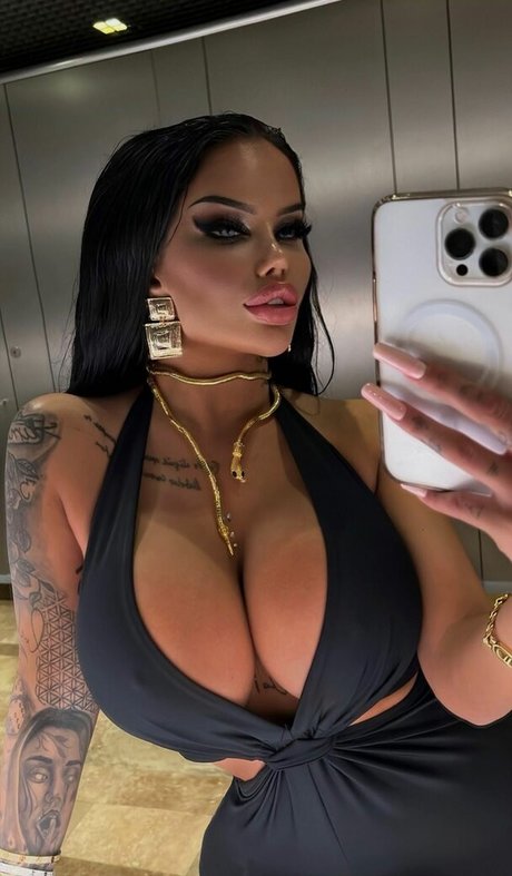 Foto di nudo di fuga di OnlyFans di Enisesudeofficial
