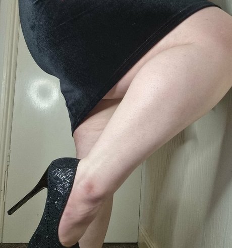 Foto di nudo di fuga di OnlyFans di Ellastarfire