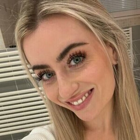 Foto di nudo di fuga di OnlyFans di Emily Bellexx