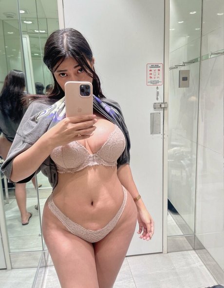 Foto di nudo di fuga di OnlyFans di Arnie Celeste
