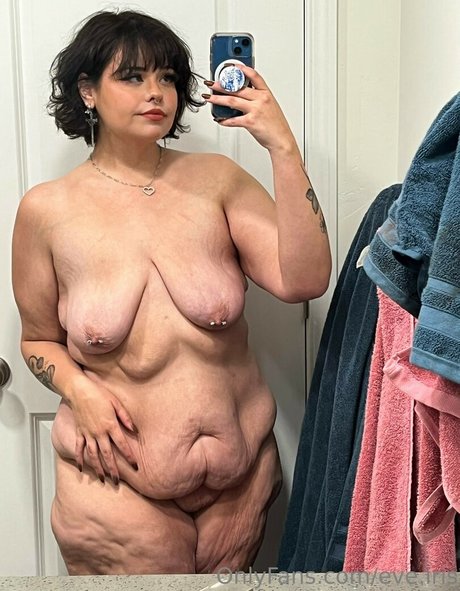 Foto di nudo di fuga di OnlyFans di Seasonofeve