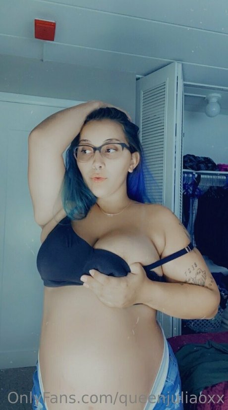 Foto di nudo di fuga di OnlyFans di Queenjuliaoxx