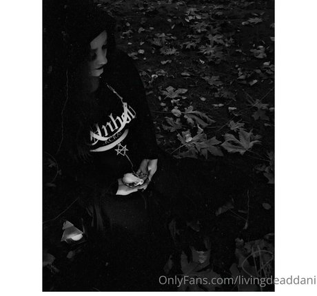 Foto di nudo di fuga di OnlyFans di Livingdeaddani