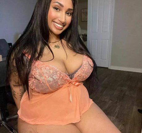 Foto di nudo di fuga di OnlyFans di Jeanette Prakash