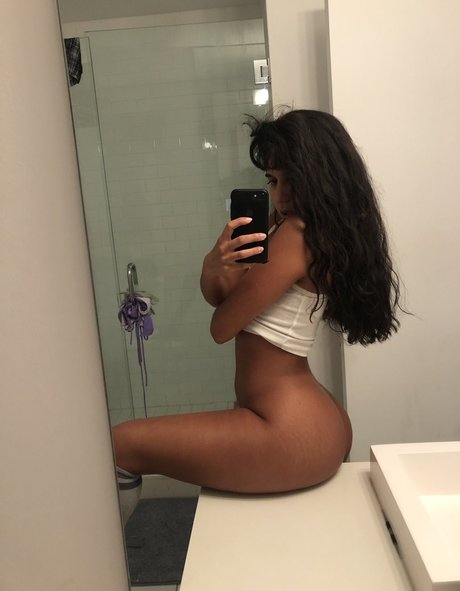 Foto di nudo di fuga di OnlyFans di Lilpineapplegirl