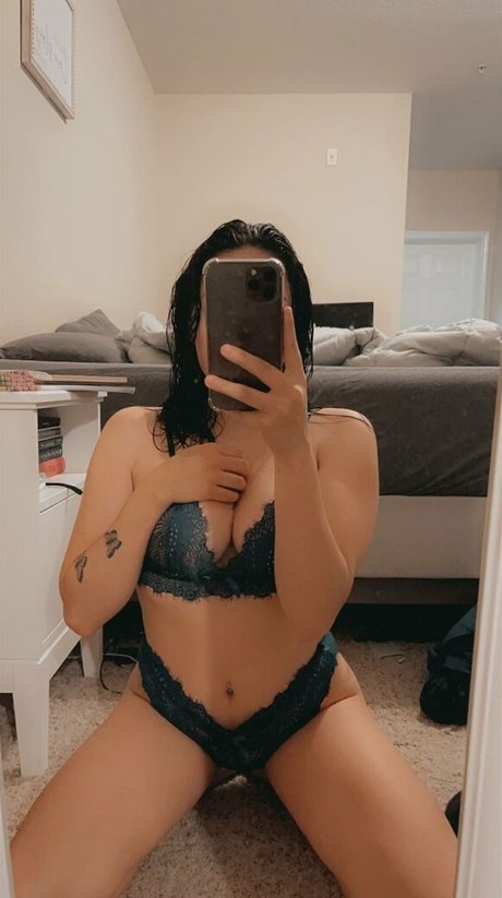 Foto di nudo di fuga di OnlyFans di Brazybhabe