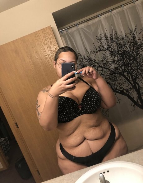 Foto di nudo di fuga di OnlyFans di Ayannacharelle