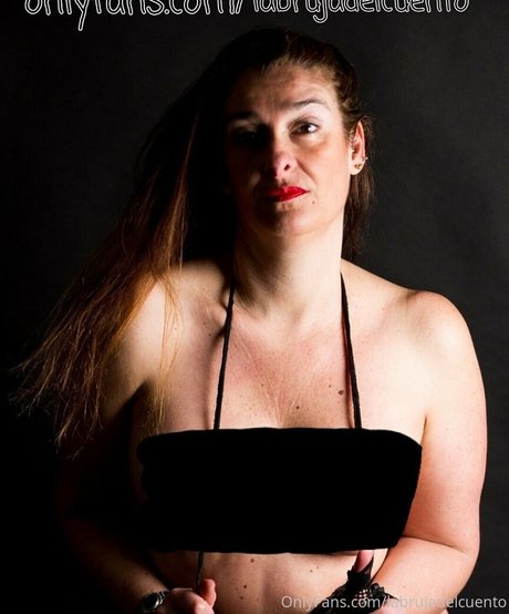 Foto di nudo di fuga di OnlyFans di Labrujadelcuento