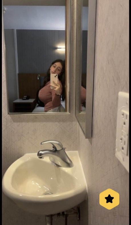 Foto di nudo di fuga di OnlyFans di Mor Nissan