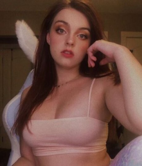 Foto di nudo di fuga di OnlyFans di Helenaoftroy