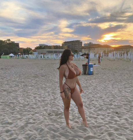 Foto di nudo di fuga di OnlyFans di Fitnessiri