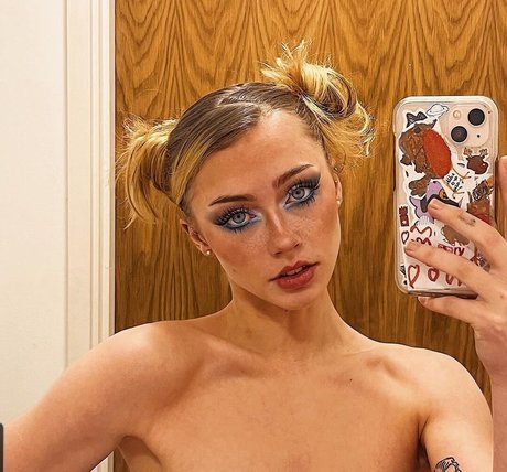 Foto di nudo di fuga di OnlyFans di Lacey Rose Trebilcook