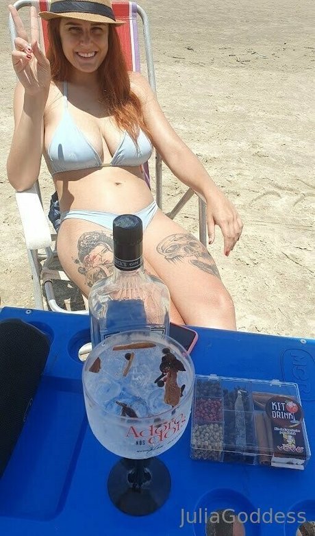 Foto di nudo di fuga di OnlyFans di Juliagoddess