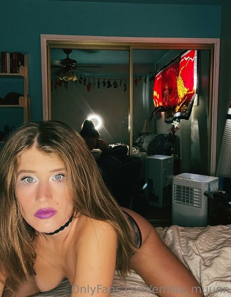 Foto di nudo di fuga di OnlyFans di Emiliamuunn