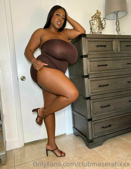 Foto di nudo di fuga di OnlyFans di Clubmaseratixxx
