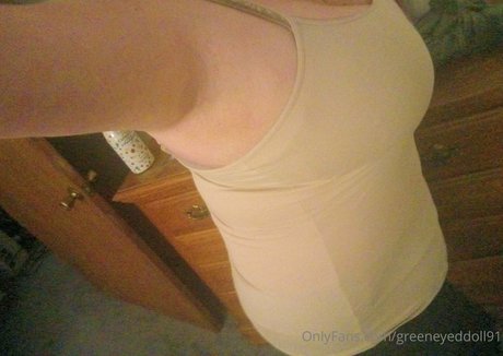 Foto di nudo di fuga di OnlyFans di Greeneyeddoll91