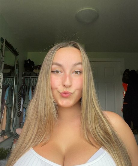 Lexi Thomas