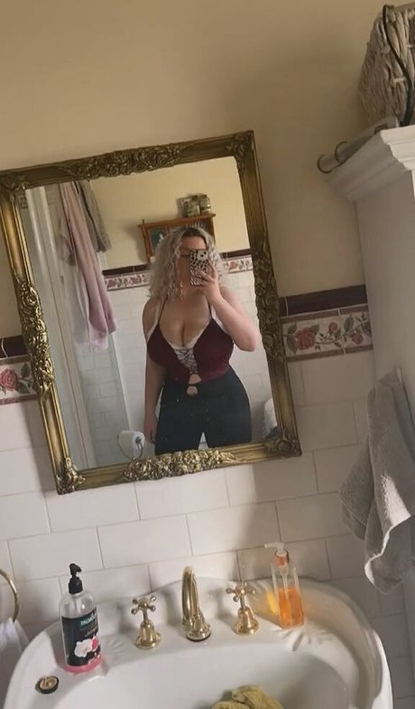 Foto di nudo di fuga di OnlyFans di Emily J