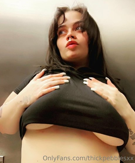 Foto di nudo di fuga di OnlyFans di Thickpebblesxx