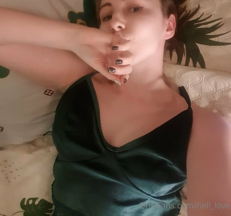 Foto di nudo di fuga di OnlyFans di Helllove