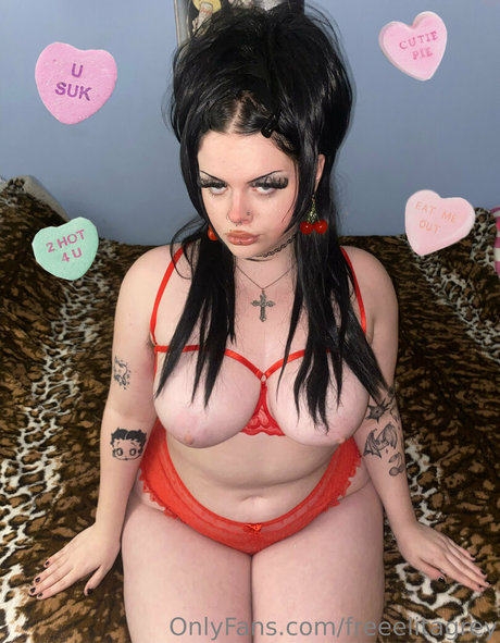 Foto di nudo di fuga di OnlyFans di Freeelitagrey