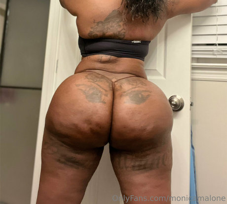 Foto di nudo di fuga di OnlyFans di Monicamalone