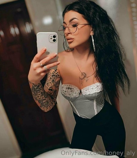 Foto di nudo di fuga di OnlyFans di Honeyaly