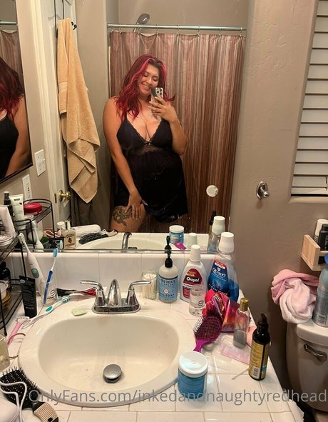 Foto di nudo di fuga di OnlyFans di Inkedandnaughtyredhead