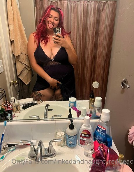 Foto di nudo di fuga di OnlyFans di Inkedandnaughtyredhead