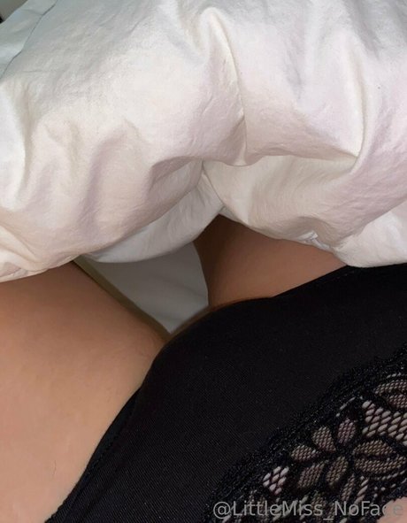 Foto di nudo di fuga di OnlyFans di Littlemissnoface